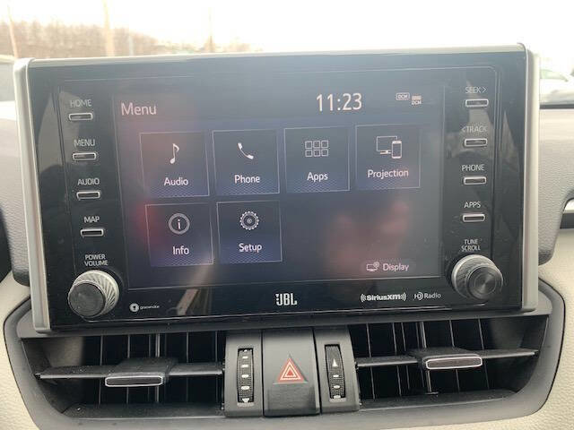 Used 2021 Toyota RAV4 XLE Premium image 17