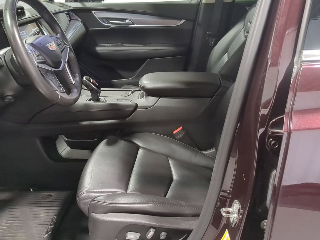 Used 2018 Cadillac XT5 Luxury w/ Driver Awareness Package image 23