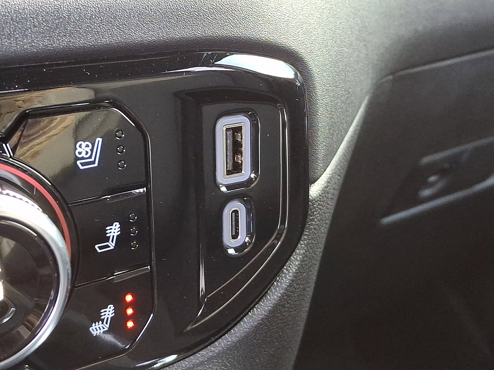 Certified 2025 GMC Sierra 2500 SLT w/ SLT Convenience Package image 28