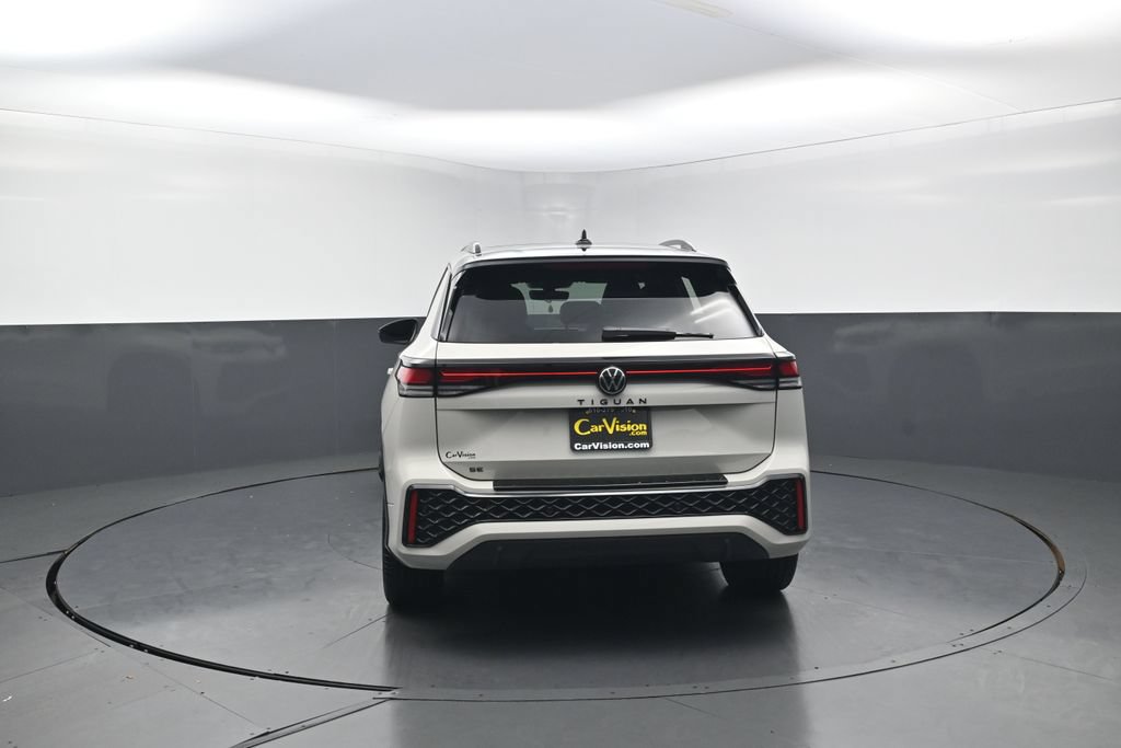 Used 2025 Volkswagen Tiguan SE R-Line FWD image 37
