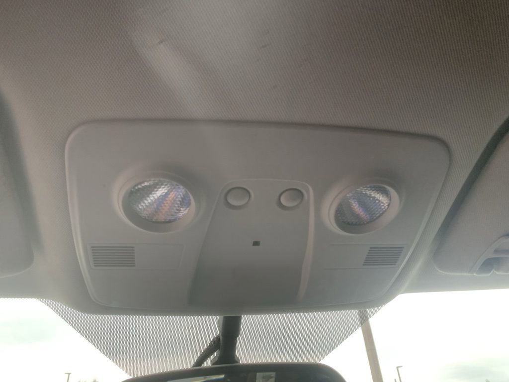 Used 2017 Chevrolet Traverse LT image 18