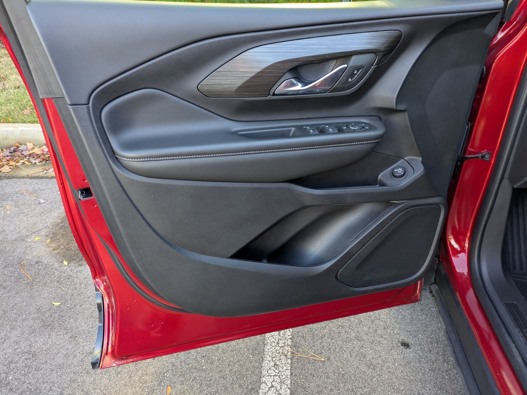 Used 2023 GMC Terrain SLE w/ Driver Convenience Package image 10