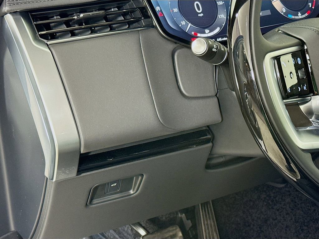New 2026 Land Rover Range Rover SE image 10