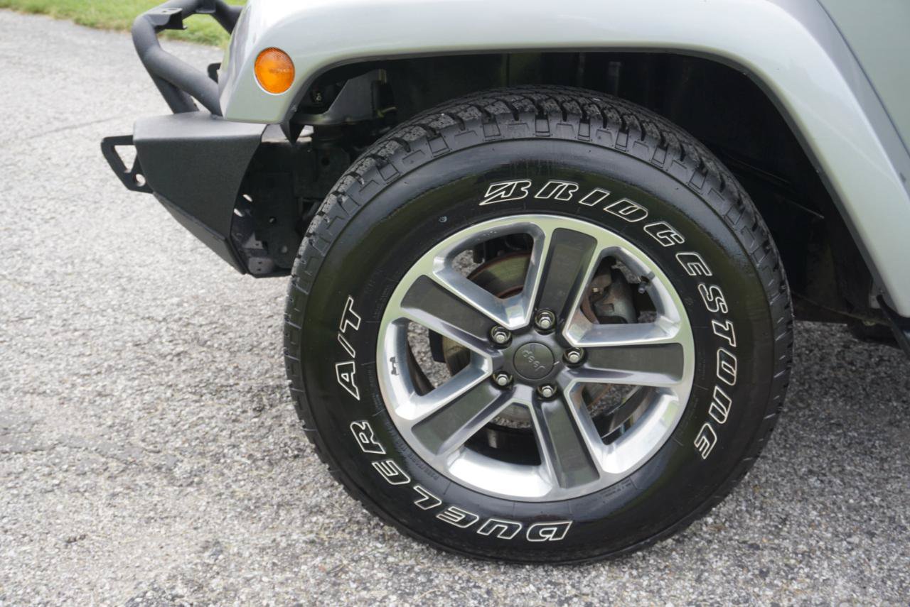 Used 2018 Jeep Wrangler Unlimited Sahara AWD/4WD image 6