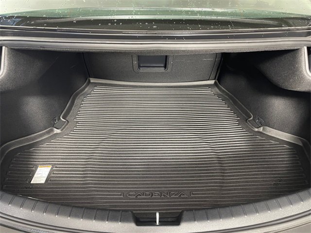 Certified 2017 Kia Cadenza Premium w/ Luxury Package image 18