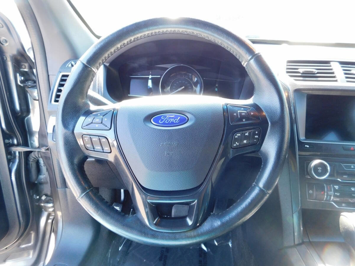 Used 2017 Ford Explorer XLT w/ Equipment Group 202A image 11