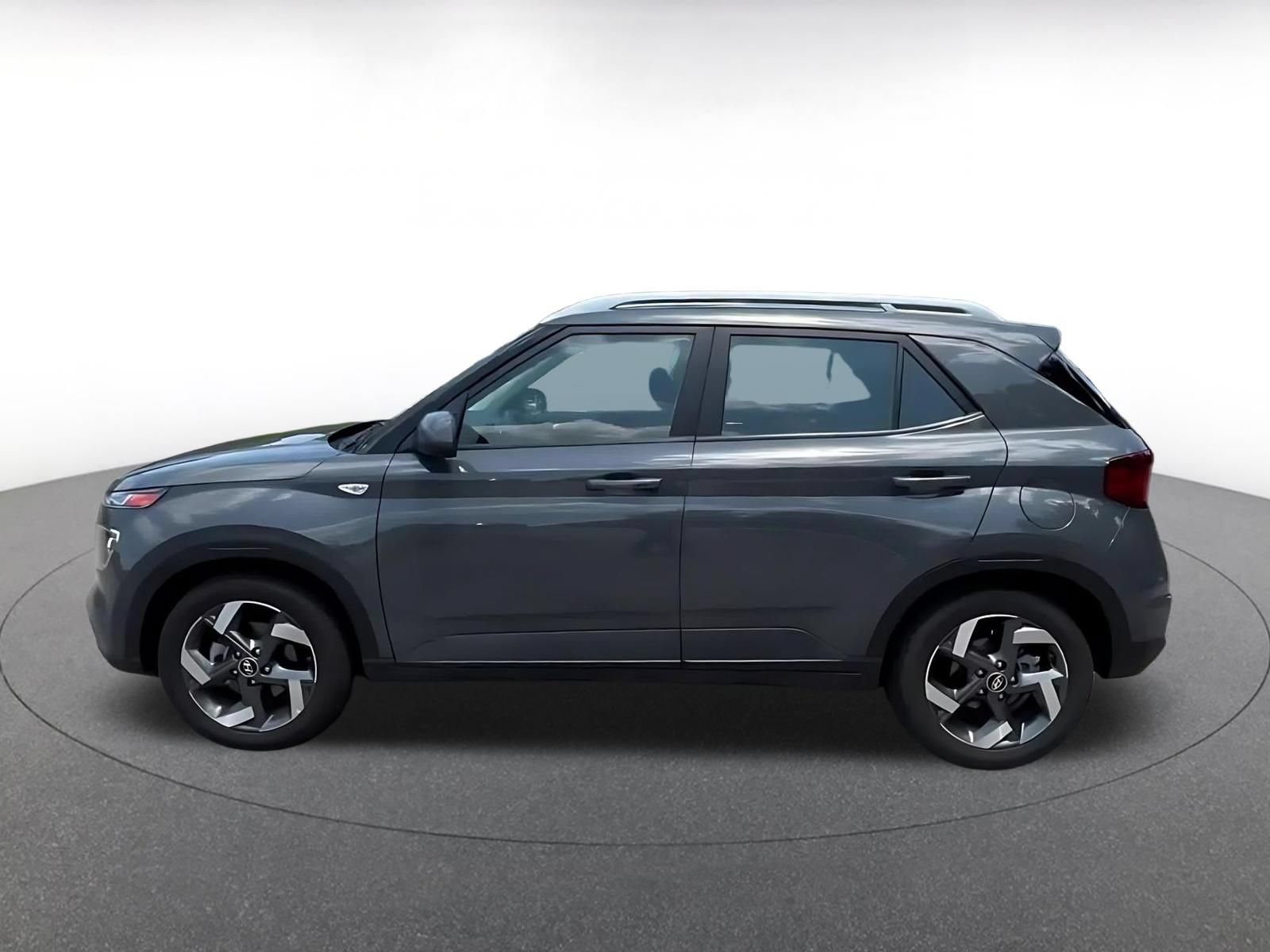Used 2026 Hyundai Venue SEL FWD image 9