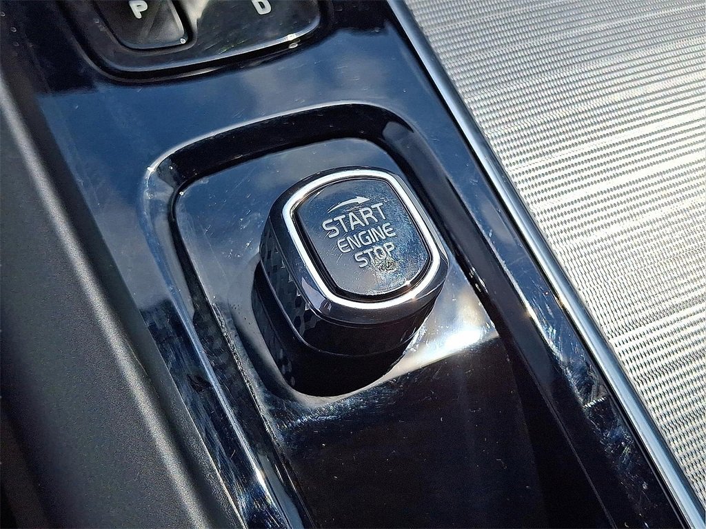 Used 2022 Volvo XC60 T8 R-Design w/ Advanced Package image 25