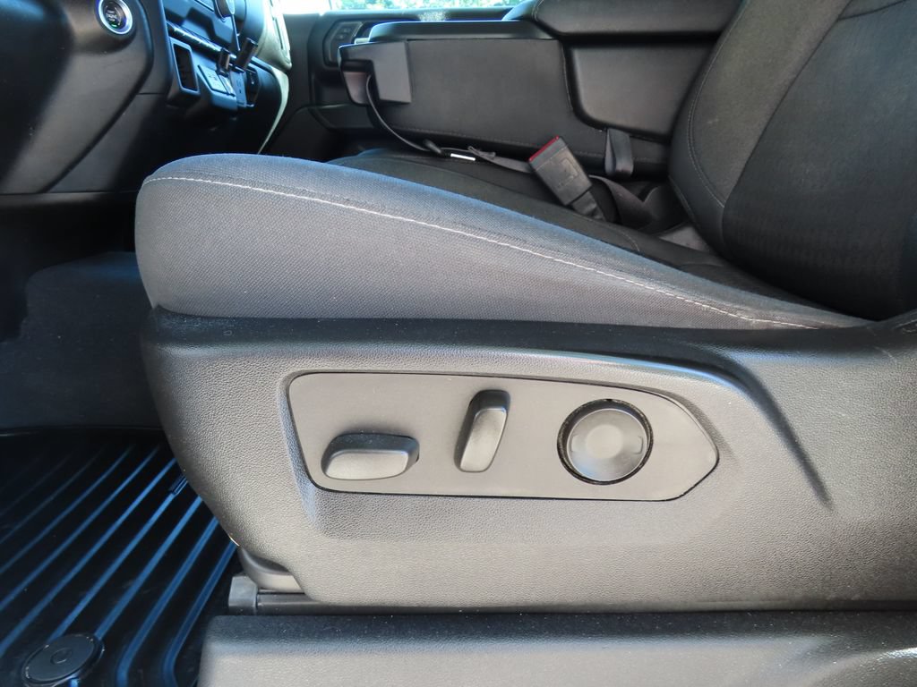 Certified 2022 Chevrolet Silverado 1500 Custom AWD/4WD image 6