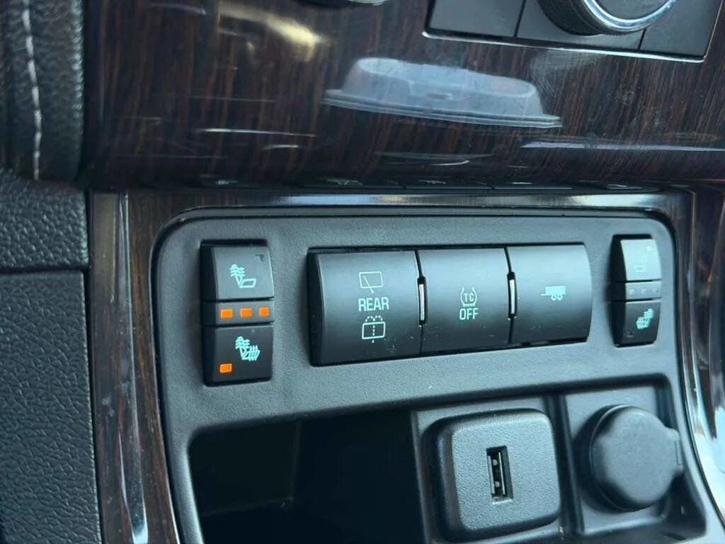 Used 2017 Chevrolet Traverse LT w/ Style and Technology Package image 12