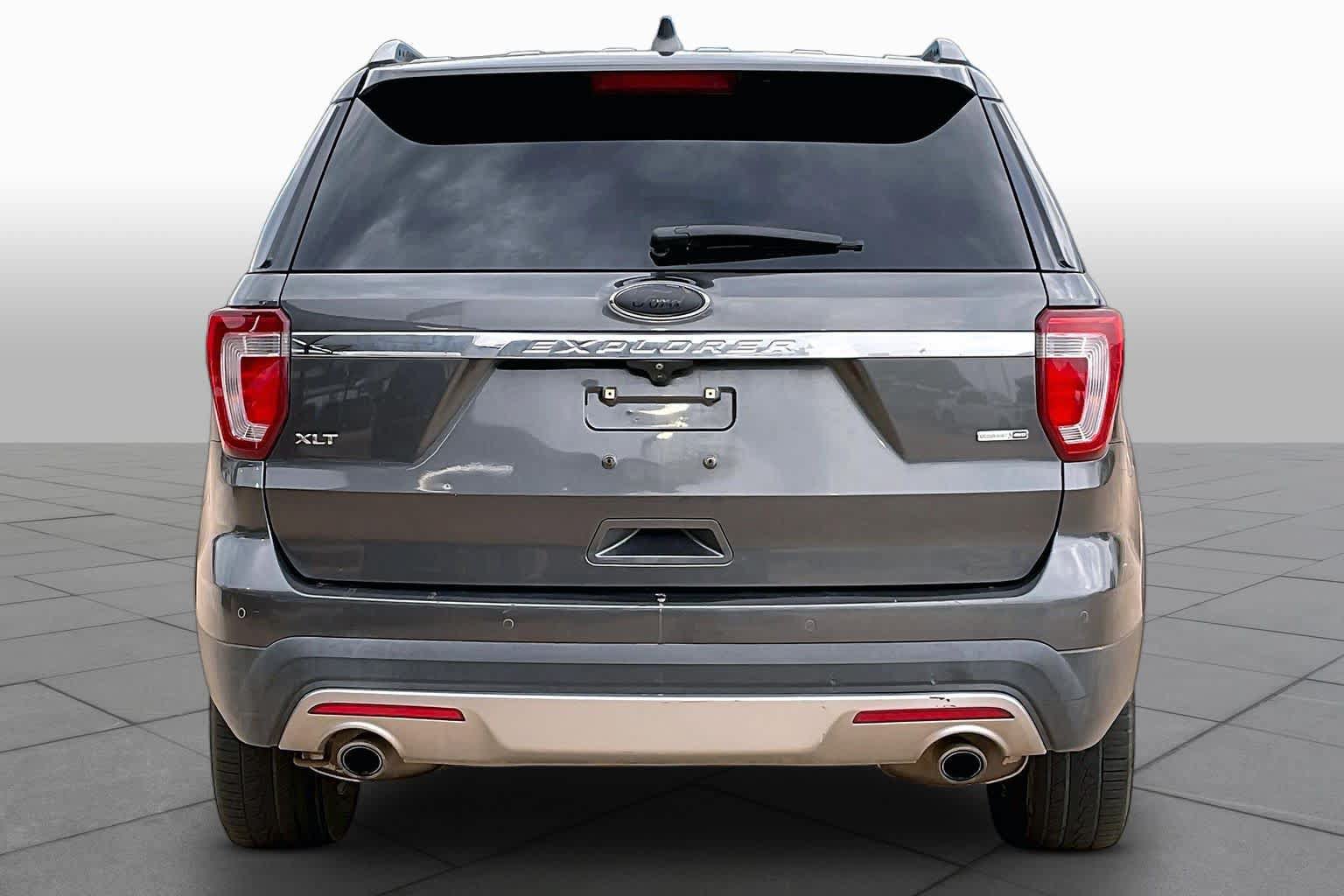 Used 2016 Ford Explorer XLT w/ Equipment Group 202A AWD/4WD image 5
