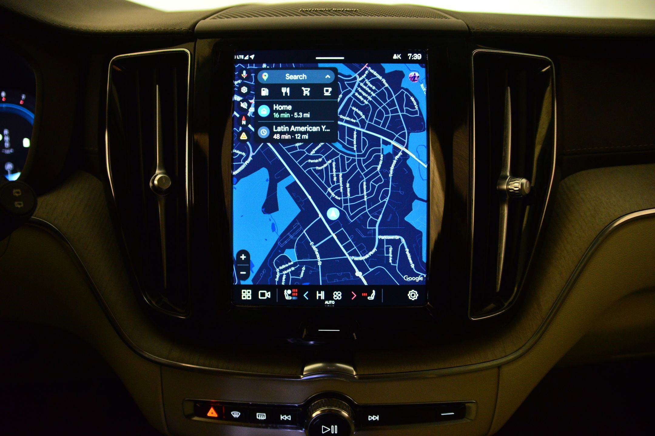 Used 2023 Volvo XC60 B5 Ultimate w/ Climate Package image 30