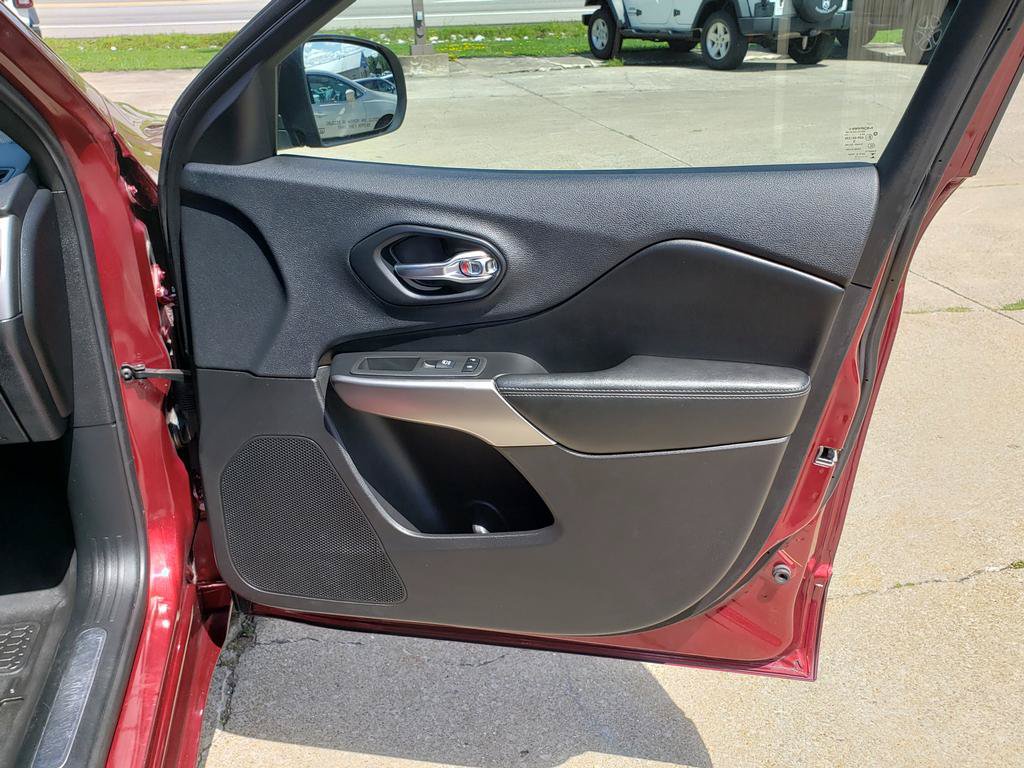 Used 2019 Jeep Cherokee High Altitude AWD/4WD image 21