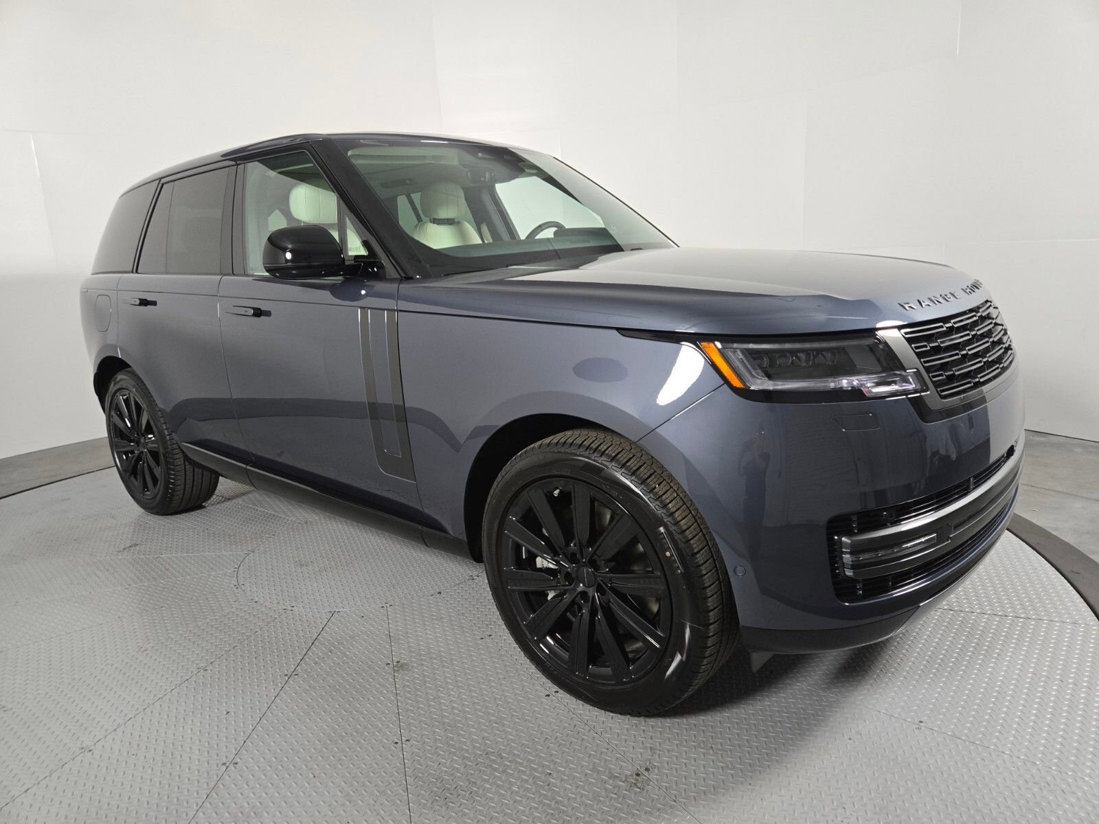 New 2026 Land Rover Range Rover SE image 16