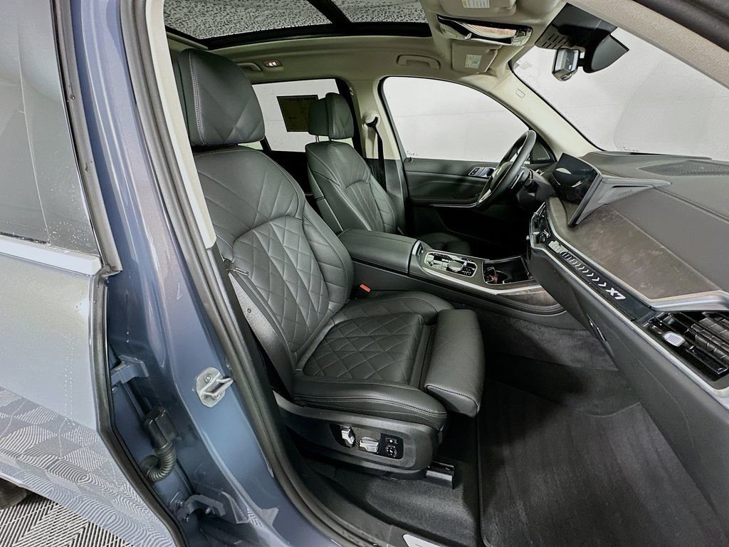 Used 2025 BMW X7 xDrive40i image 37