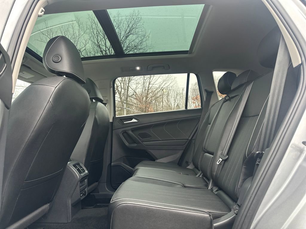 Used 2023 Volkswagen Tiguan SE w/ Panoramic Sunroof Package image 14
