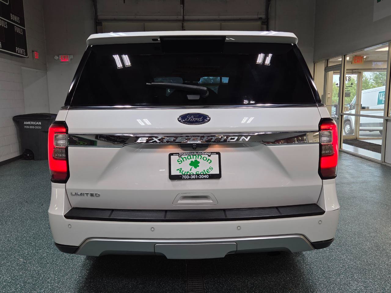 Used 2018 Ford Expedition Limited w/ Equipment Group 301A AWD/4WD image 8