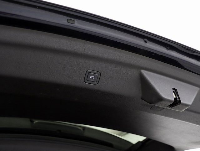 Used 2021 Chevrolet Tahoe LT w/ LT Signature Package image 31