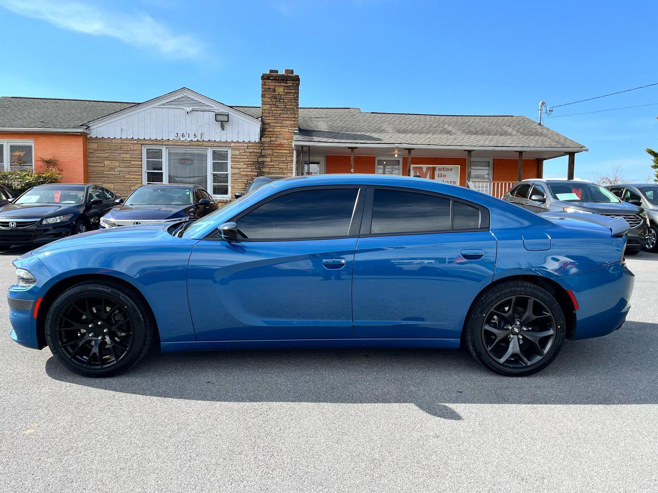Used 2020 Dodge Charger SXT w/ Blacktop Package image 8