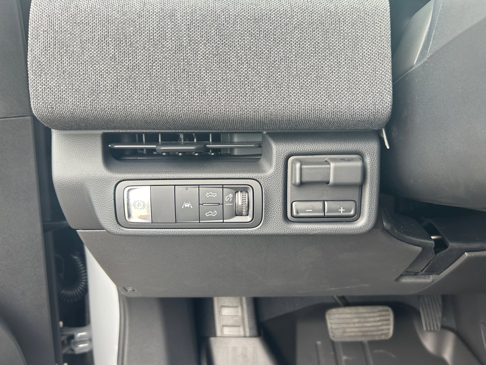 New 2026 GMC Sierra EV Elevation w/ LPO, Elevation Dark Package image 26