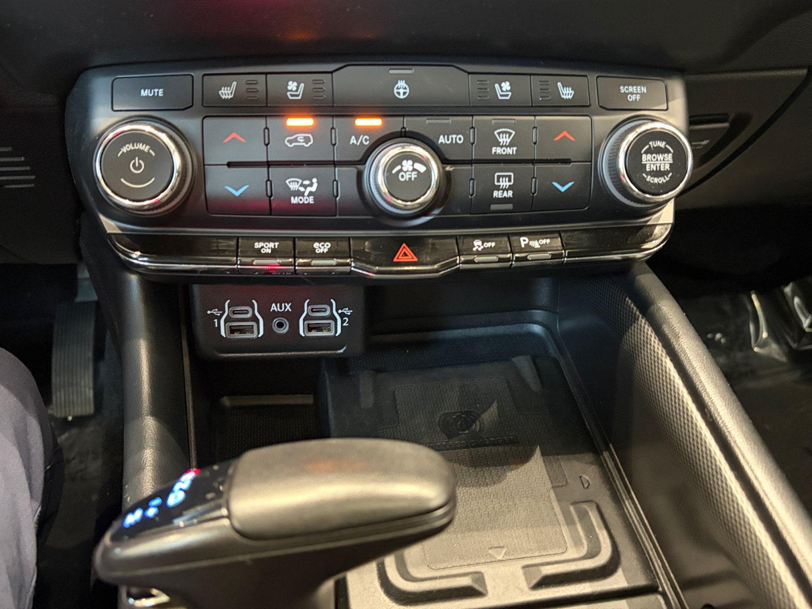 Used 2023 Dodge Durango R/T w/ Blacktop Package AWD/4WD image 16