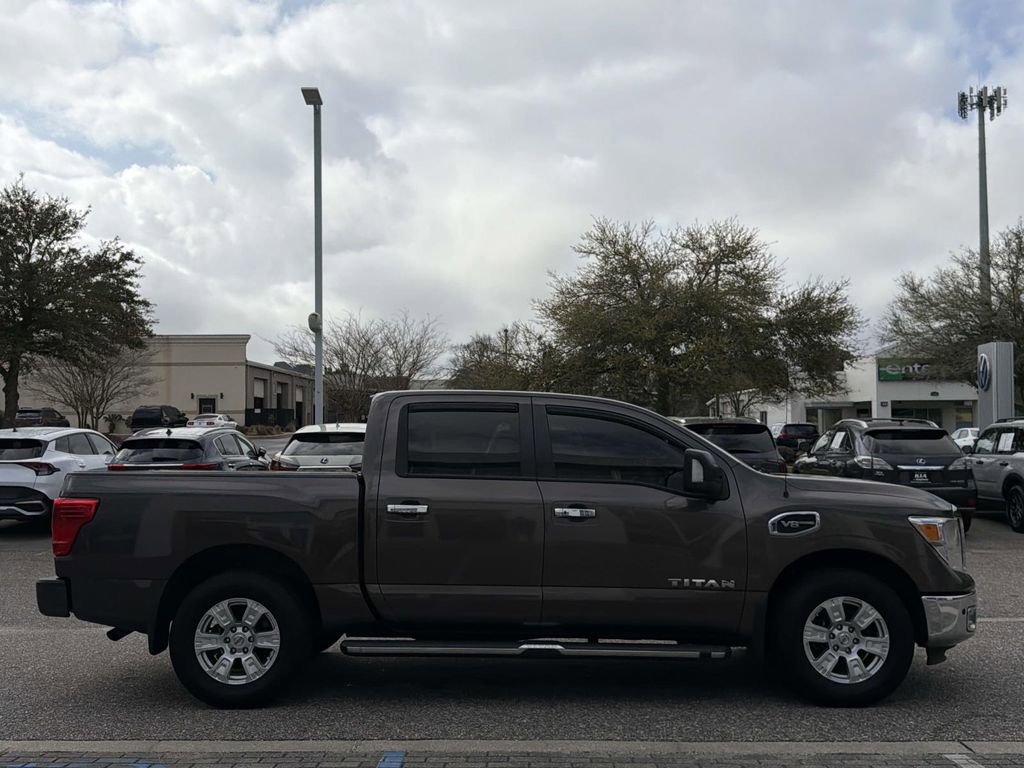 Used 2017 Nissan Titan SV image 33
