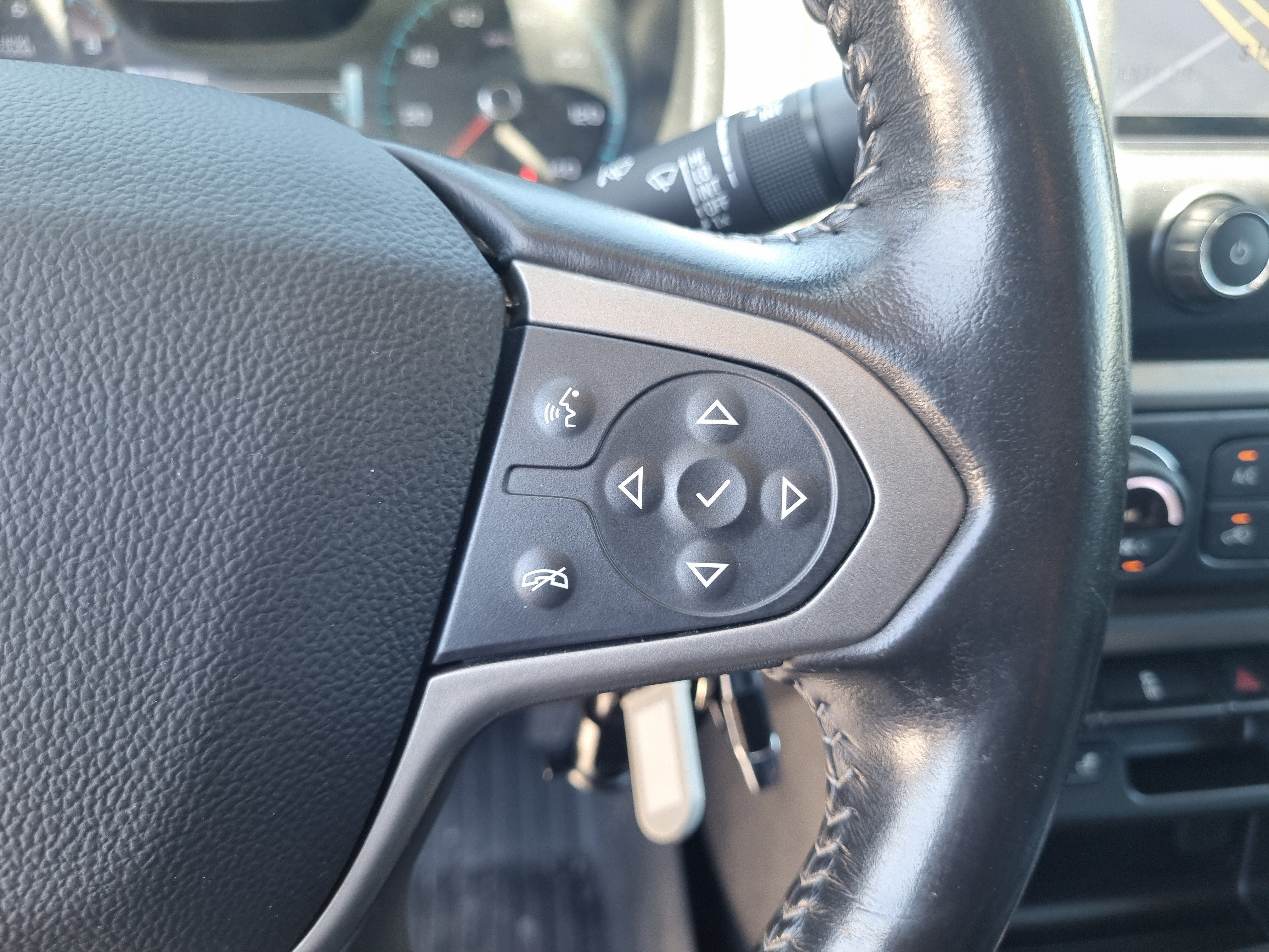 Used 2018 Chevrolet Colorado Z71 w/ Z71 Midnight Edition AWD/4WD image 24