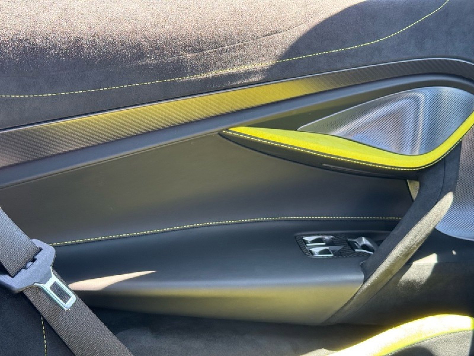 Used 2024 McLaren 750S RWD image 25