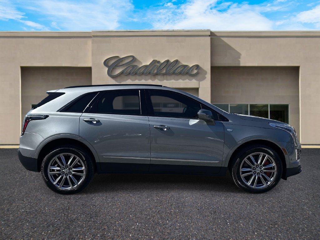 New 2026 Cadillac XT5 Sportv w/ LPO, Floor Liner Package AWD/4WD image 2
