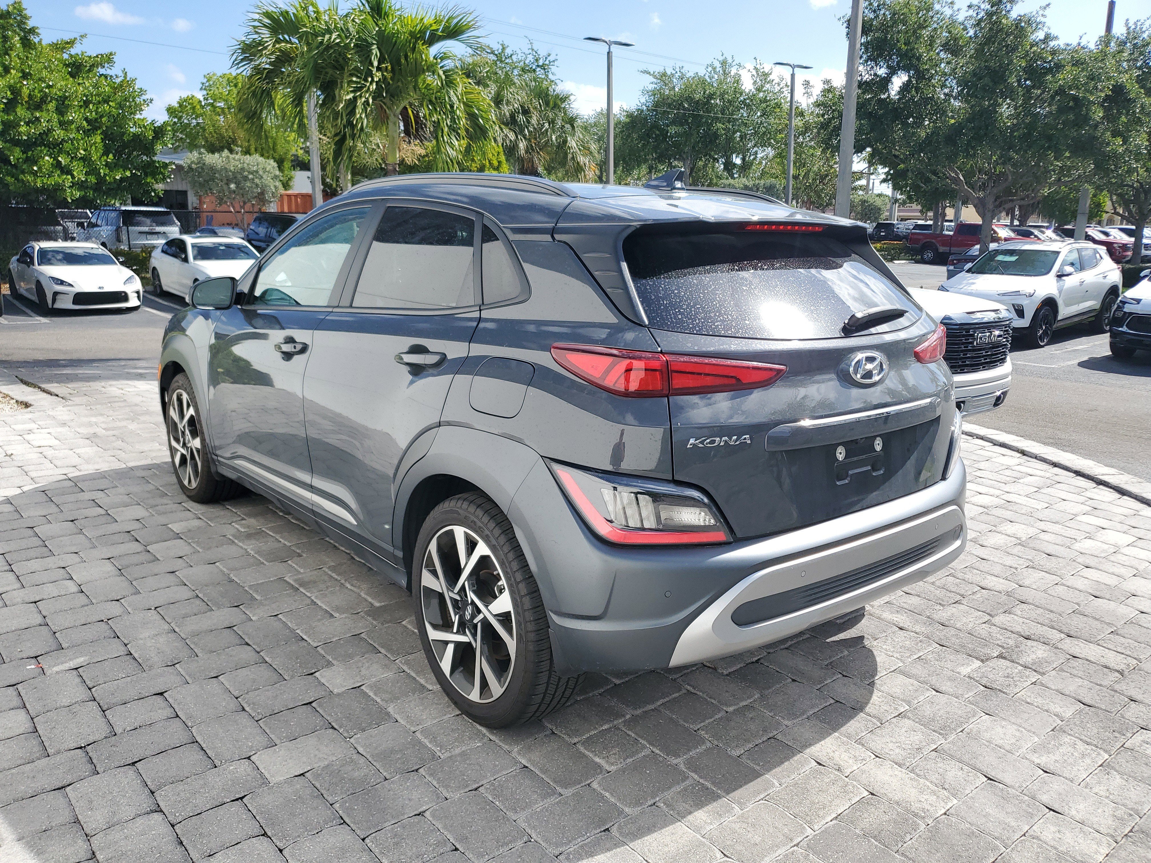 Used 2023 Hyundai Kona Limited image 4
