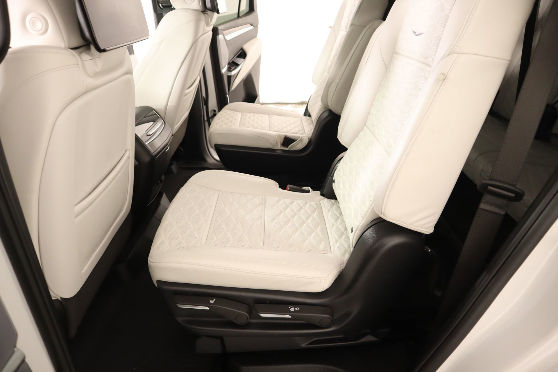 Used 2025 Cadillac Escalade Sport Platinum image 13