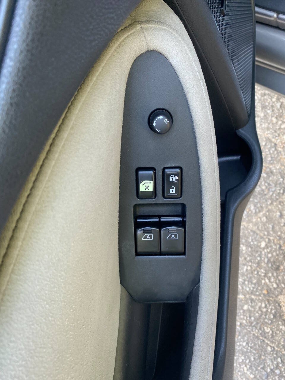 Used 2010 Nissan 370Z Touring w/ Sport Pkg RWD image 17