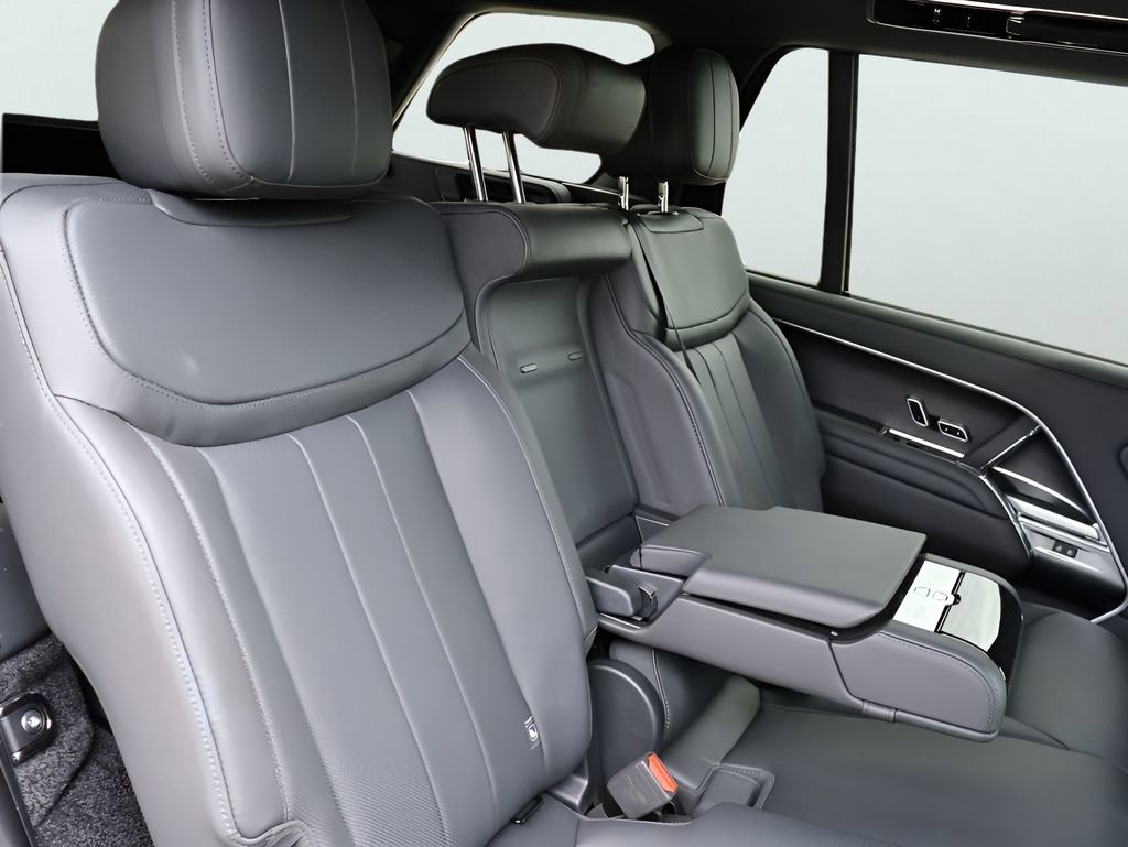 Certified 2025 Land Rover Range Rover Long Wheelbase SE AWD/4WD image 12