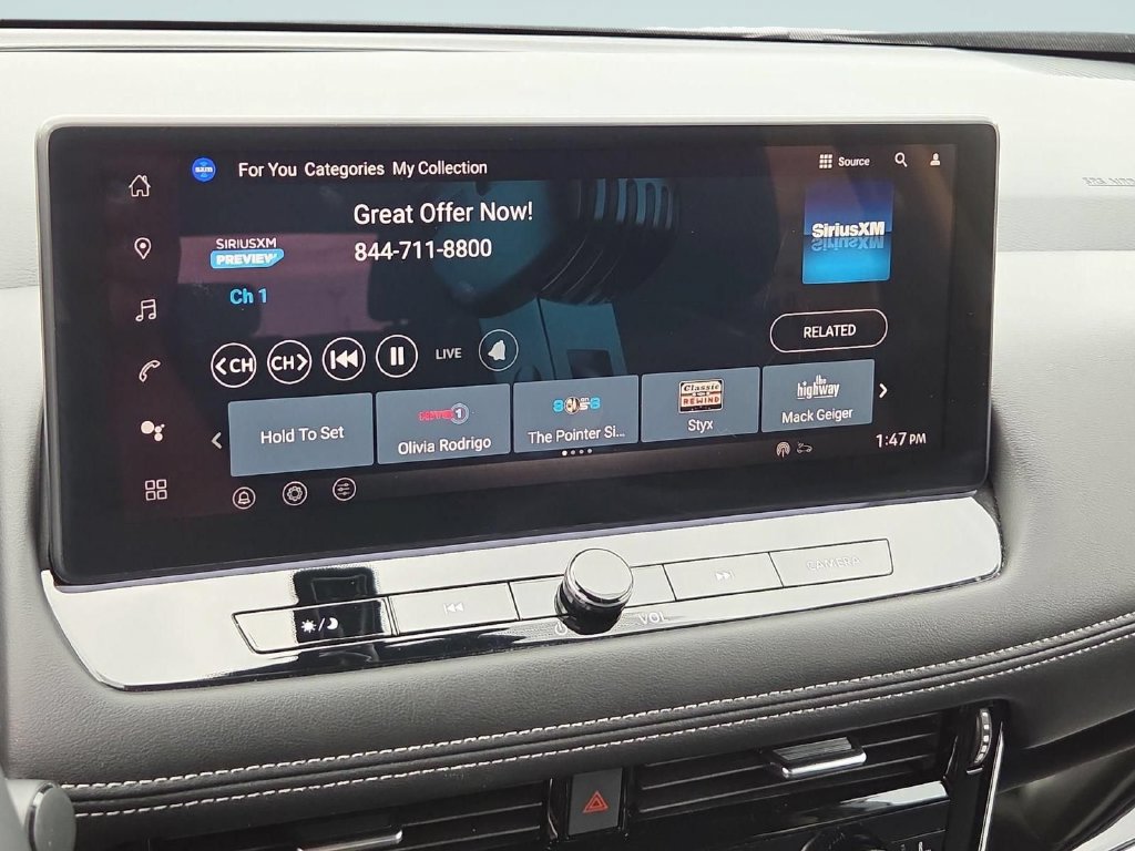 Used 2025 Nissan Rogue SL FWD image 21