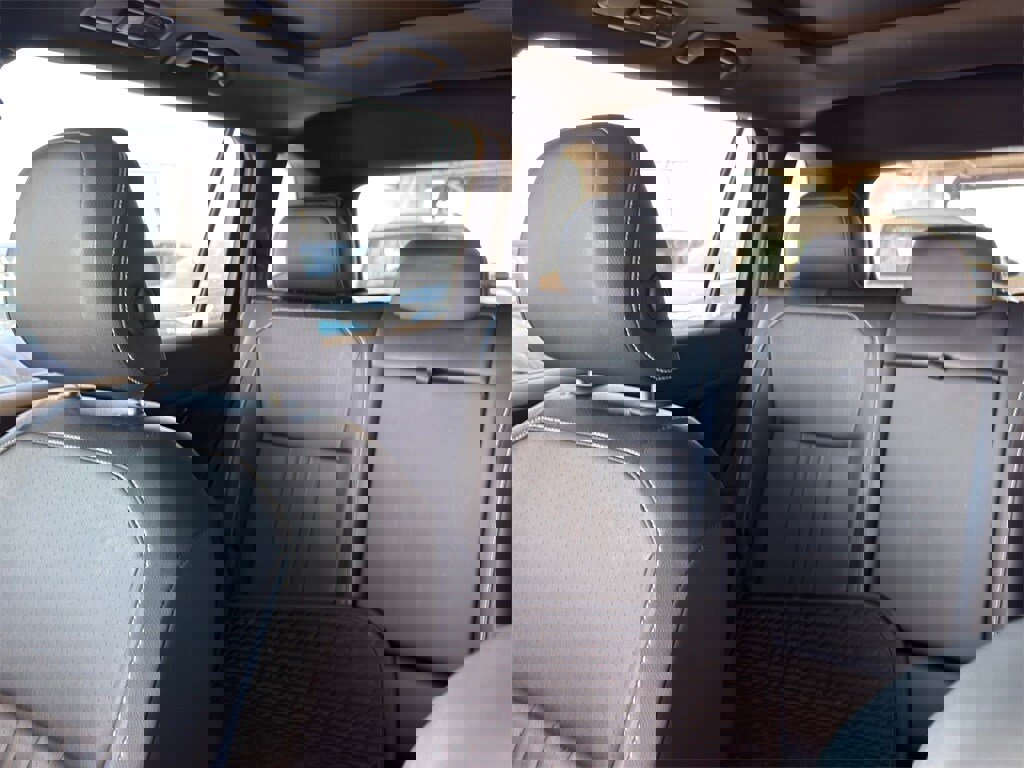 Used 2024 Volkswagen Tiguan SE R-Line image 20