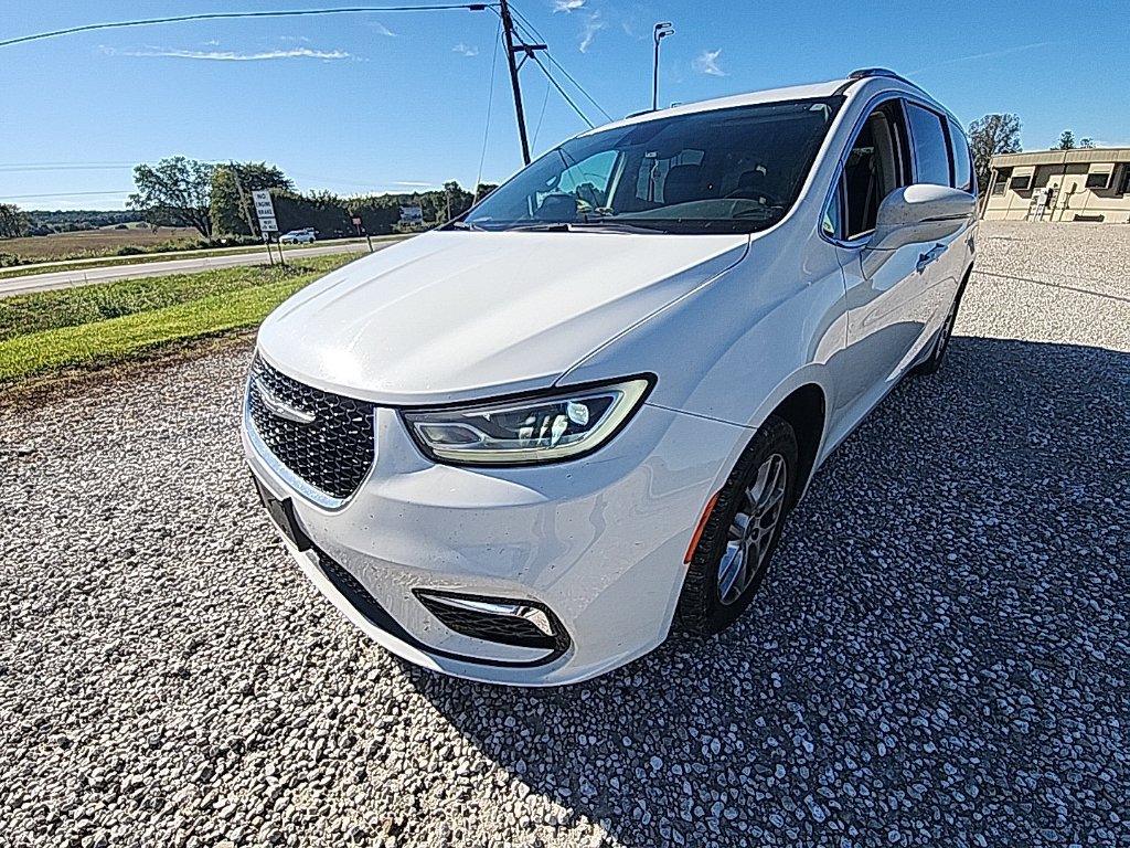 Used 2021 Chrysler Pacifica Touring-L FWD image 2