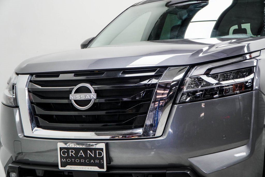 Used 2022 Nissan Pathfinder SL image 2