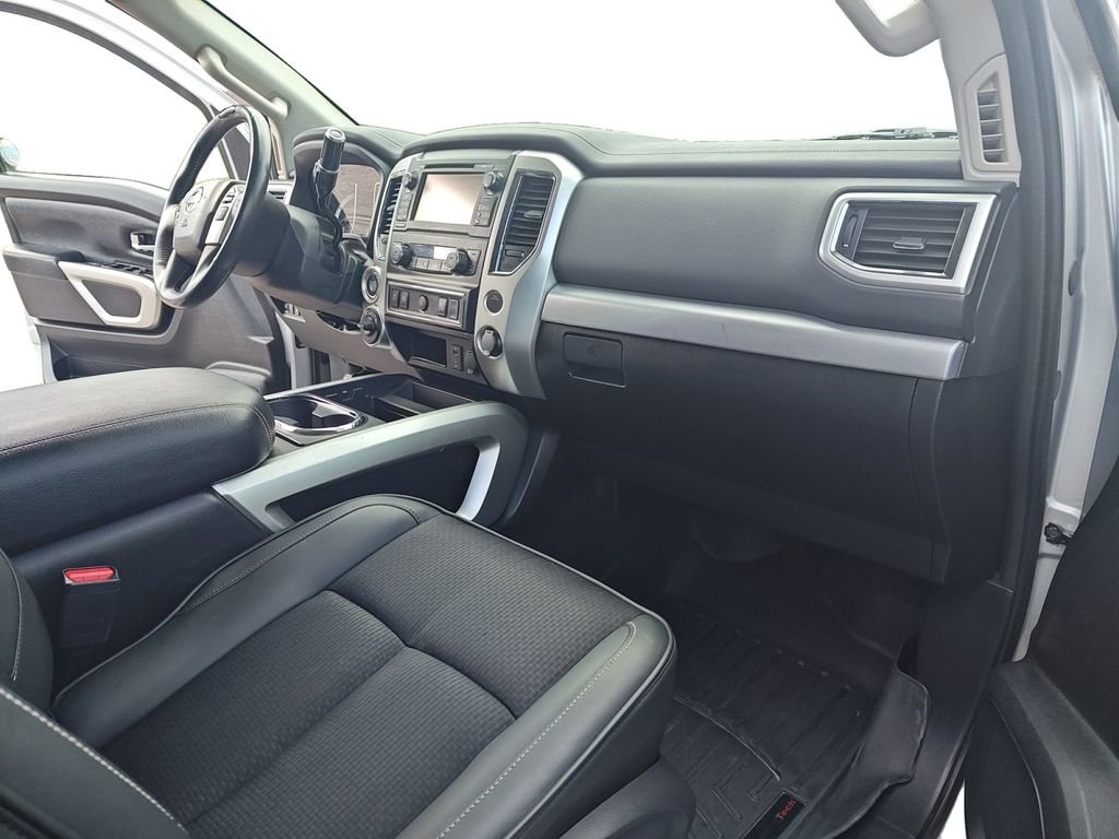 Used 2018 Nissan Titan PRO-4X image 15