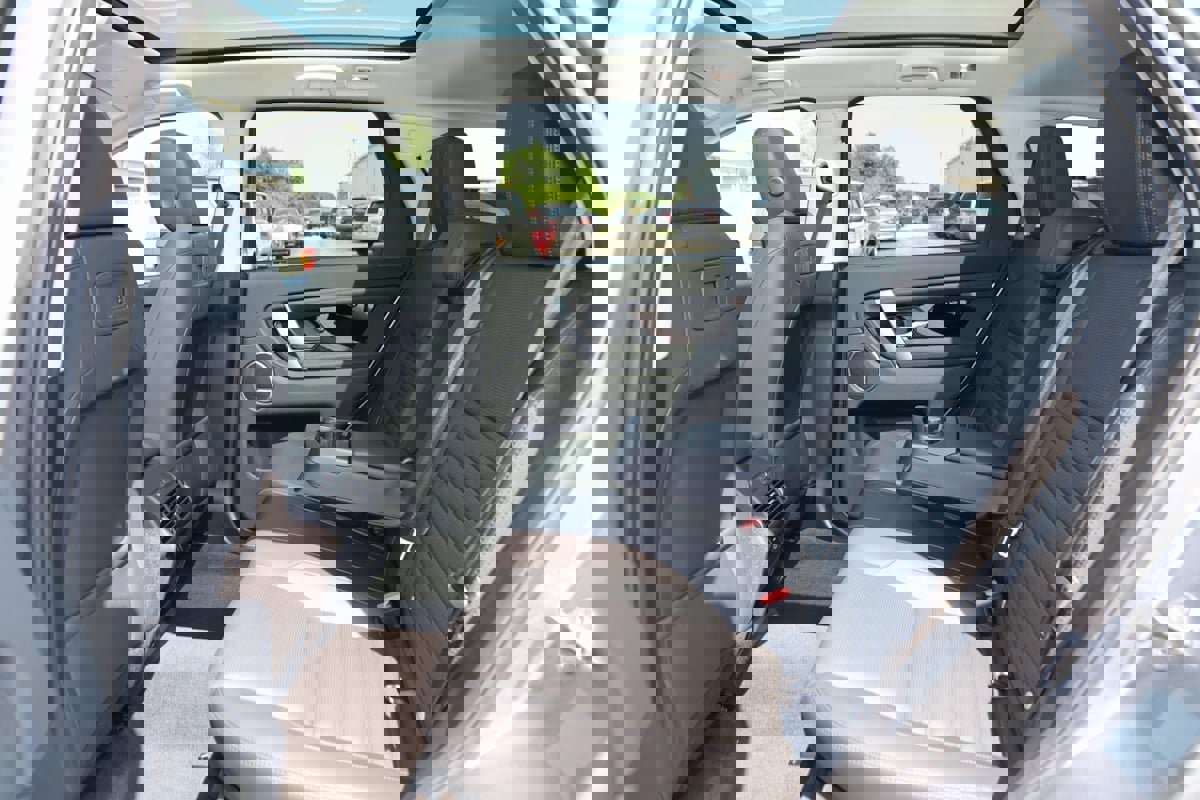 Used 2024 Land Rover Discovery Sport S image 65