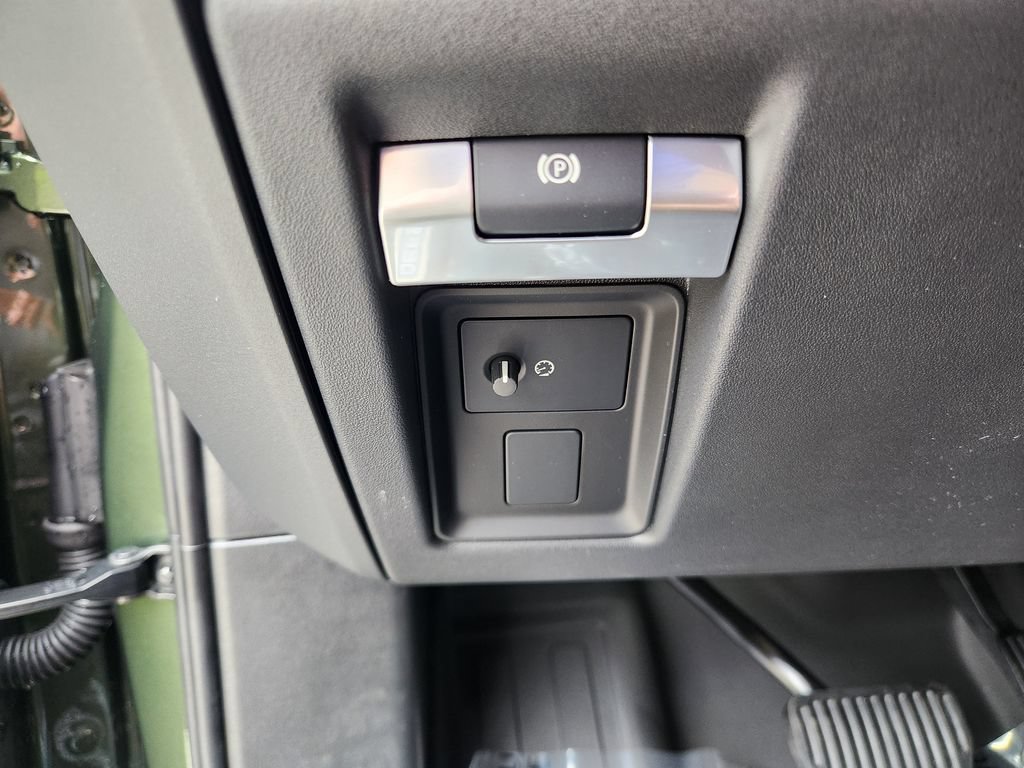 New 2026 Land Rover Defender 110 X-Dynamic SE AWD/4WD image 19