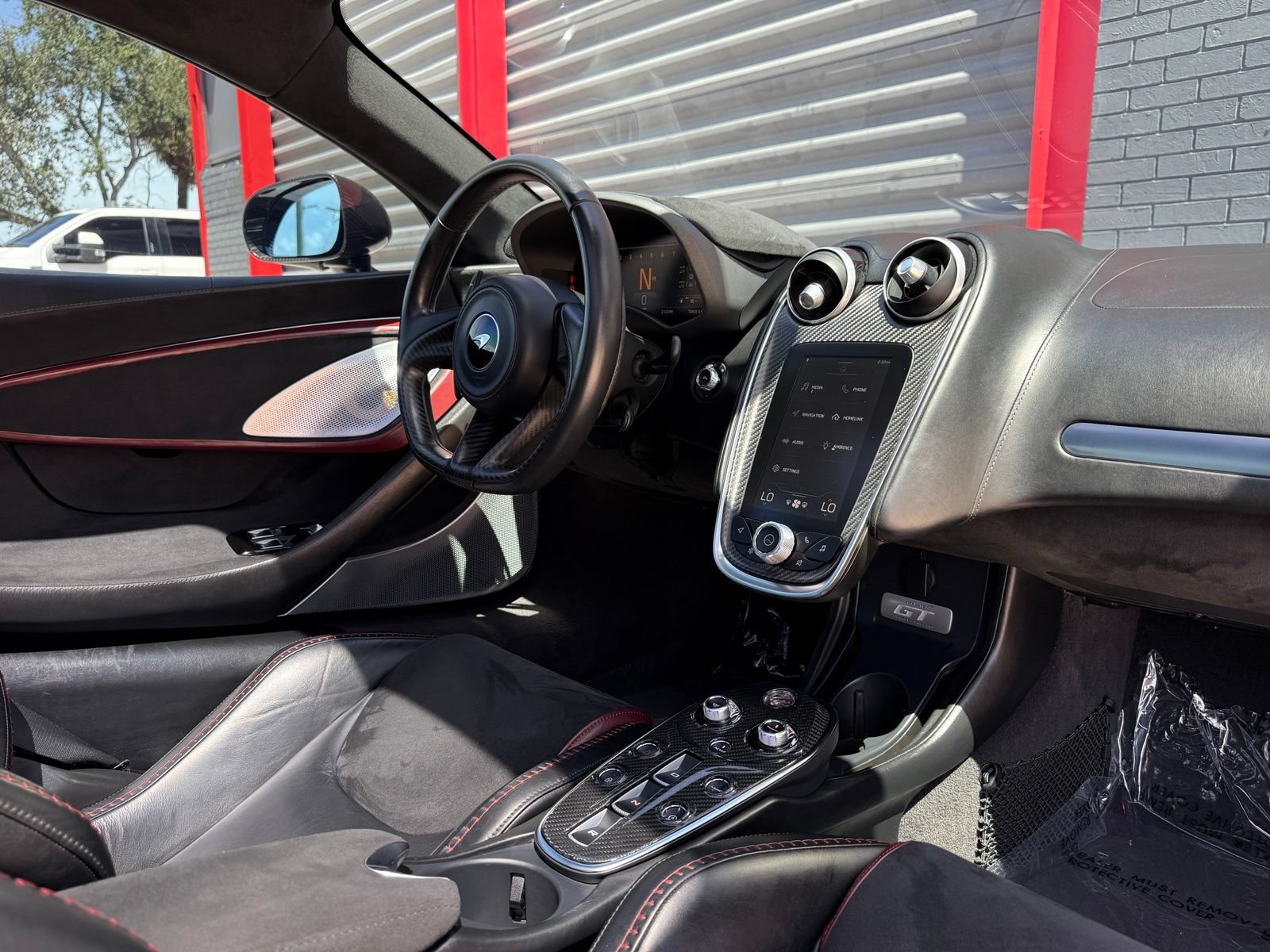 Used 2020 McLaren GT RWD image 39