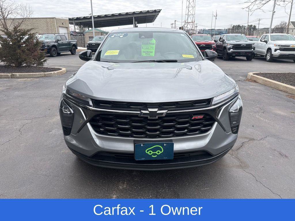 Certified 2024 Chevrolet Trax RS w/ Sunroof Package FWD image 2