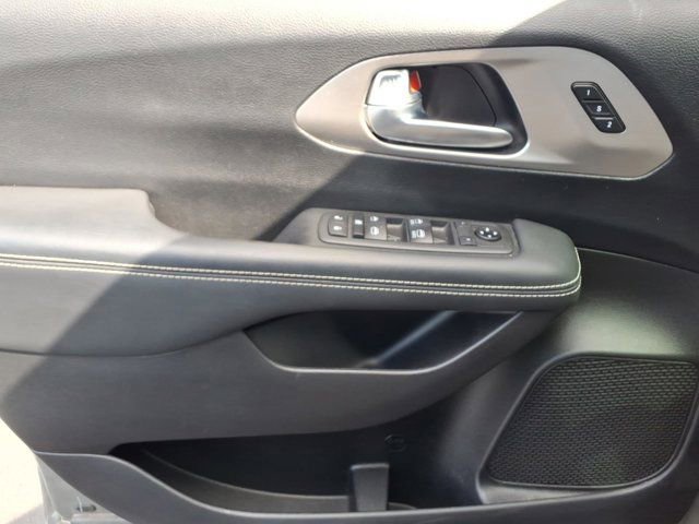 Used 2020 Chrysler Pacifica Touring-L w/ Advanced Safetytec Group AWD/4WD image 17