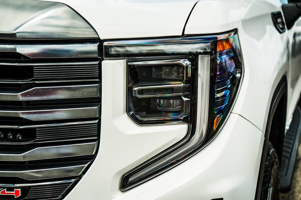 Used 2022 GMC Sierra 1500 AT4 w/ AT4 Premium Package AWD/4WD image 7