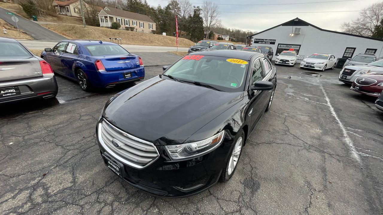 Used 2017 Ford Taurus SE image 15