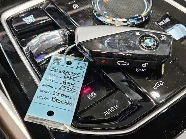 Certified 2025 BMW 750e xDrive w/ Executive Package AWD/4WD image 31