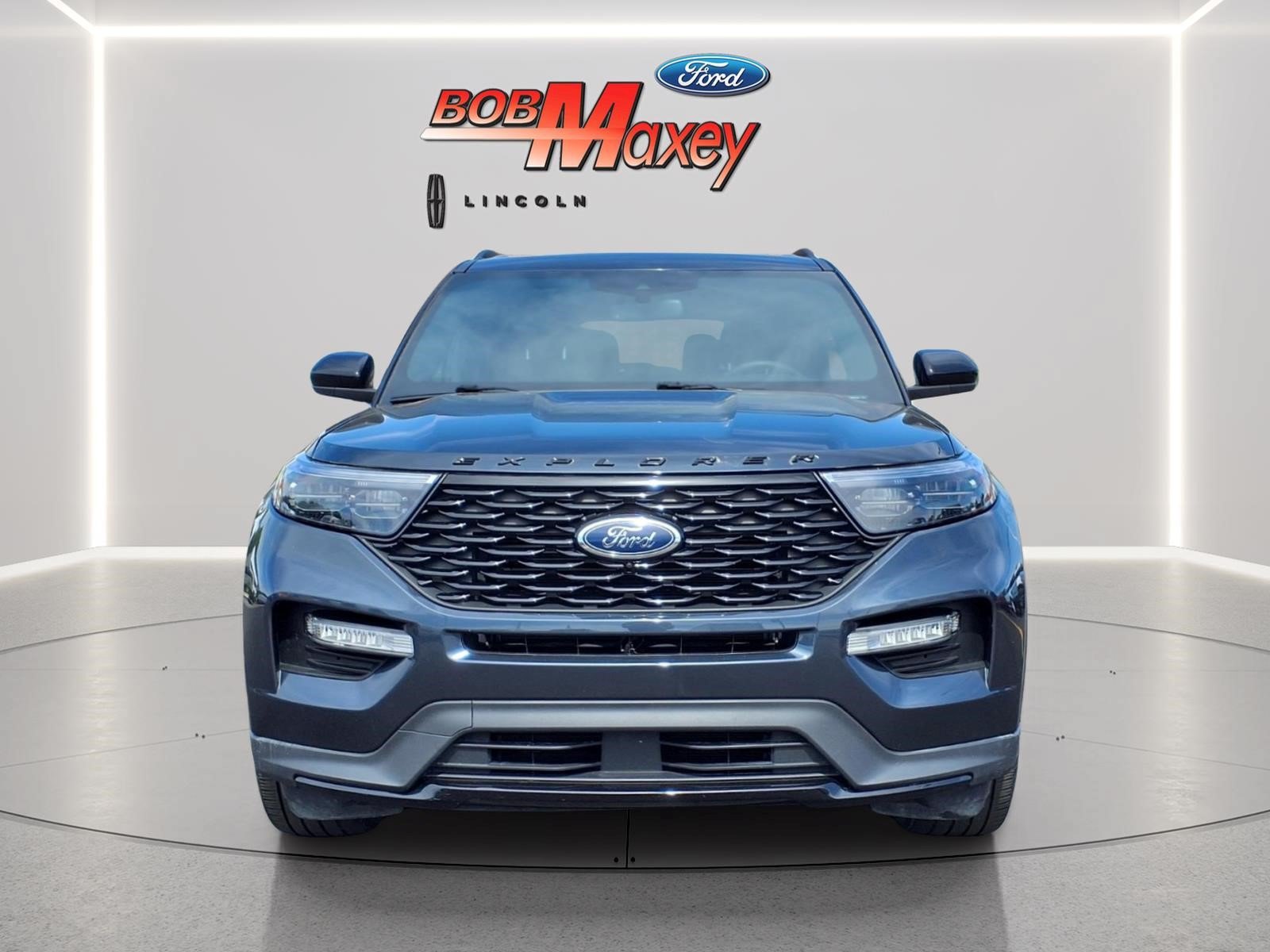 Used 2023 Ford Explorer ST-Line w/ Class IV Trailer Tow Package AWD/4WD image 2