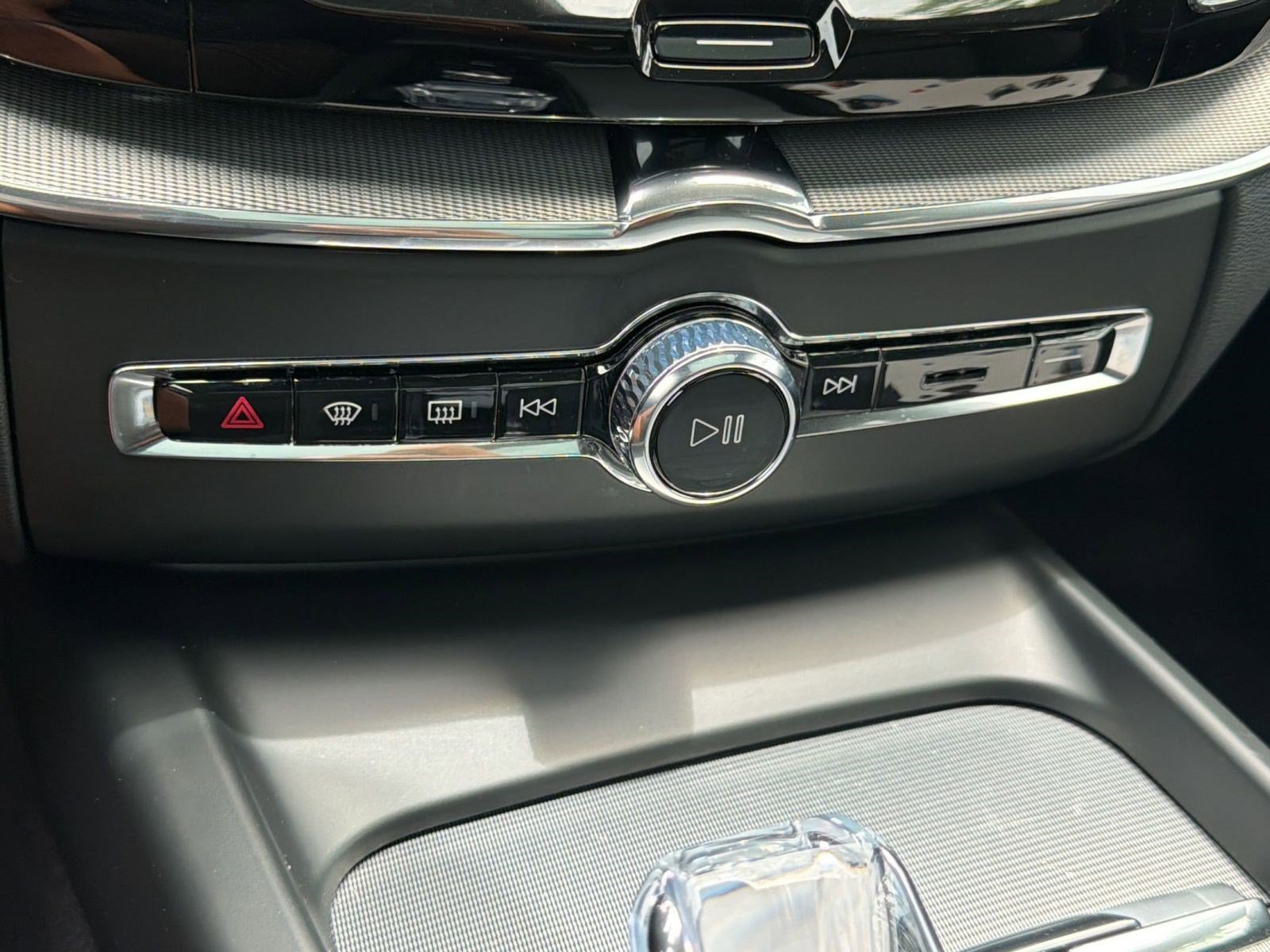 Certified 2024 Volvo XC60 B5 Ultimate AWD/4WD image 18
