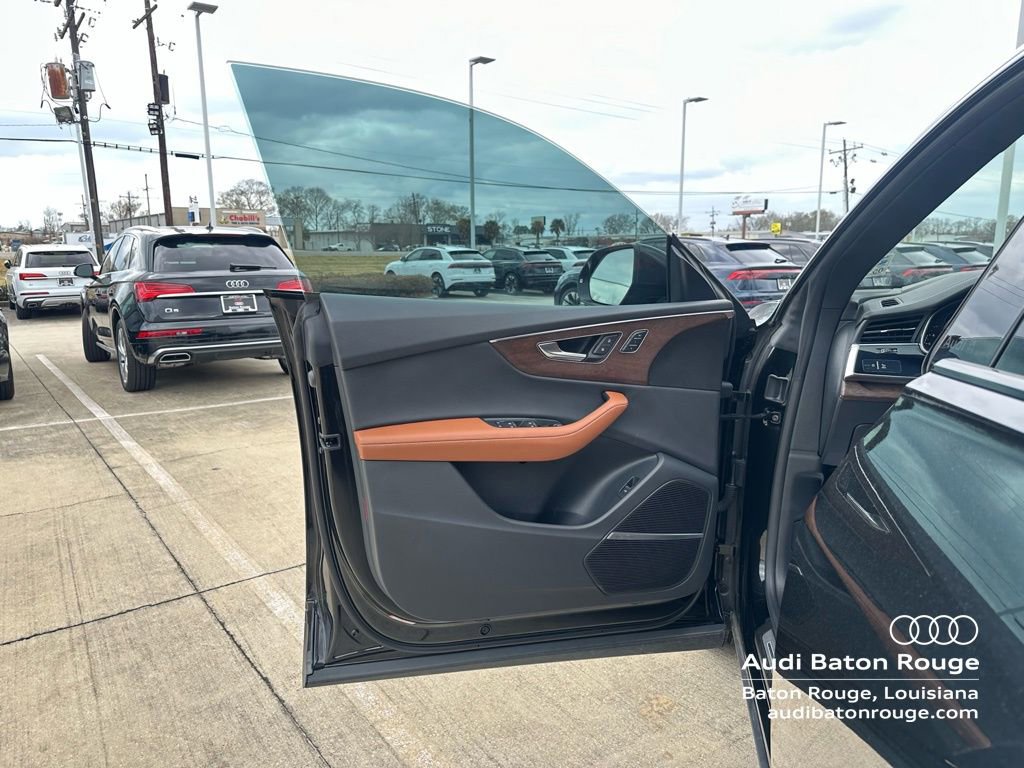 Used 2025 Audi Q8 Prestige image 7