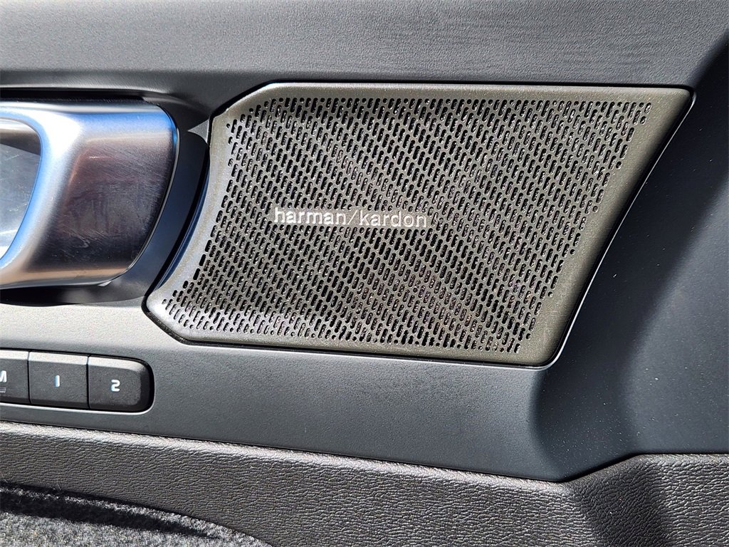 Used 2023 Volvo C40 P8 Recharge Ultimate image 5